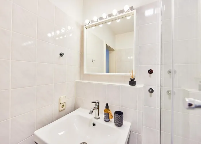 Kvartier2 In Top-lage, 5 Min Zur Bali-therme Und Gop, Hdz, Arbeitsplatz, Boxspringbett